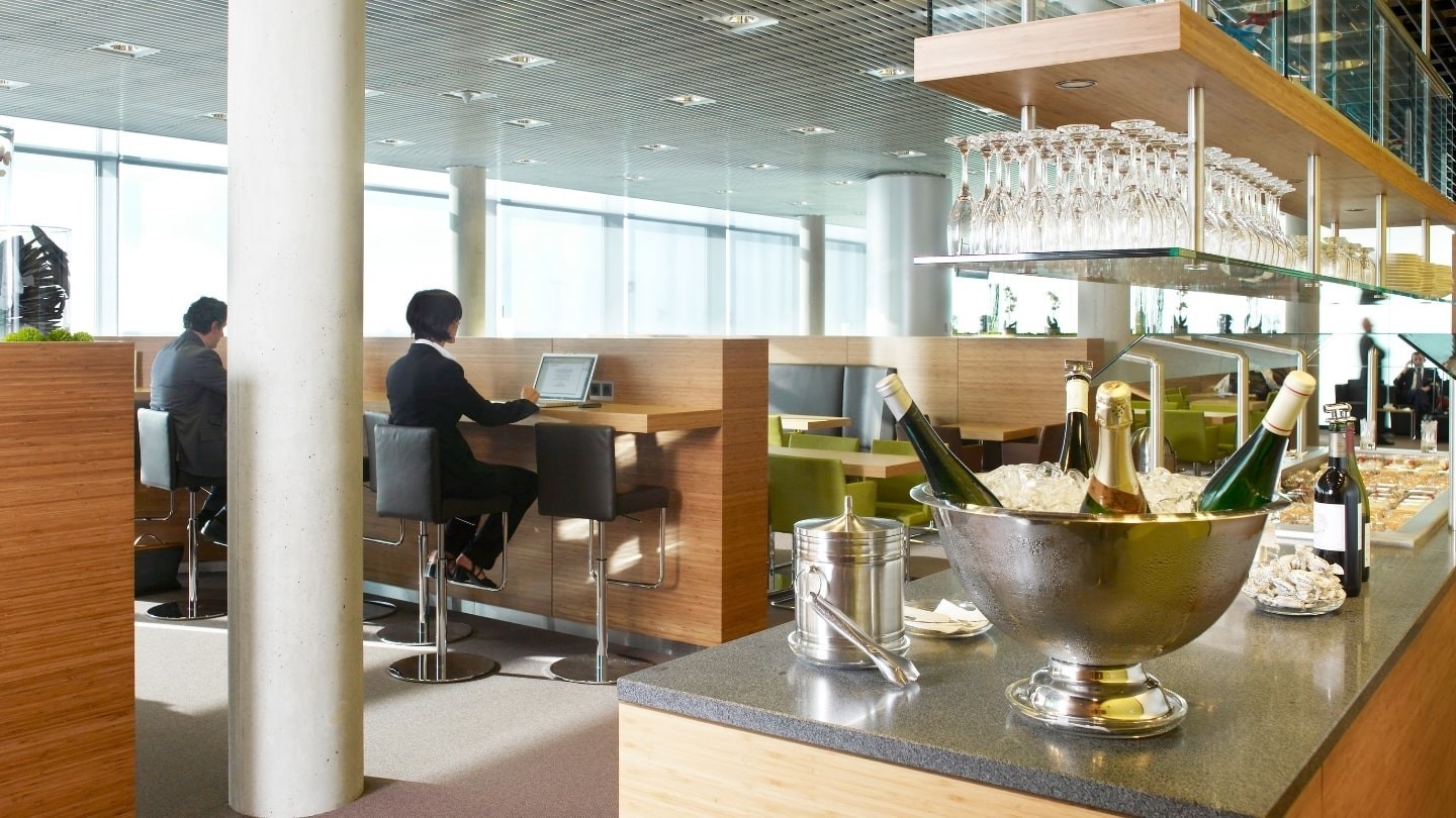 BUSINESS LOUNGE